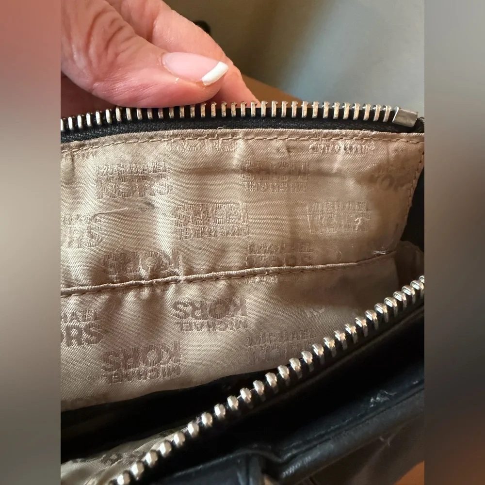 **SALE**Michael Kors Beautiful Vintage Black Leather Tote Bag - Picture 11 of 16